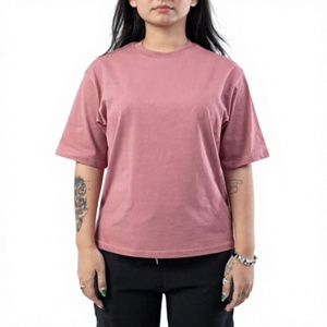 เสื้อยืดผู้หญิงคุณภาพพรีเมียม ผ้าฝ้าย 100% 240 GSM ทรงหลวม ระบายอากาศดี ดีไซน์ล่าสุด พิมพ์โลโก้ตามสั่ง สำหรับฤดูร้อน - Product Image 1