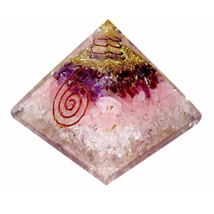 Pyramide d'orgone en cristal de labradorite de meilleure qualité Cristaux de guérison naturels Pyramides d'orgonite énergétique à vendre - Product Image 4
