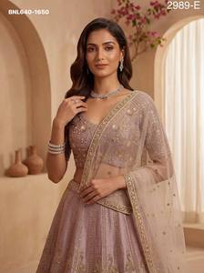 Colección de Lehenga-Choli de Seda Tradicional India para Bodas, con Bordado de Cristal, Zari y Lentejuelas, Moda Femenina - Product Image 6