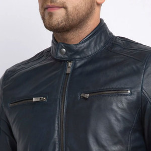 Veste en cuir véritable souple avec détails minimalistes, veste de moto en cuir véritable vieilli pour homme - Product Image 4