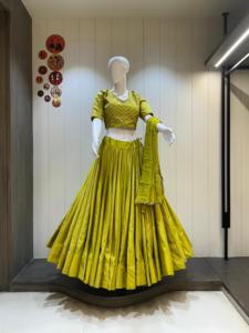 Conjunto de Chaniya Choli de Seda Romana Premium con Bordado Elaborado, Diseño Étnico para Navratri, Bodas y Fiestas - Product Image 4