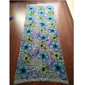 Bufanda de Lana Merino con Bordado y Estampado, Suave, Cálida, Transpirable, Elástica en Cuatro Direcciones, de Secado Rápido, Ligera, para Todas las Temporadas - Product Image 3