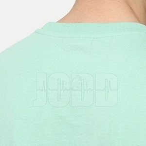 T-shirt oversize tendance conçu pour la mode streetwear, avec une sensation de coton doux et une coupe décontractée urbaine. - Product Image 5