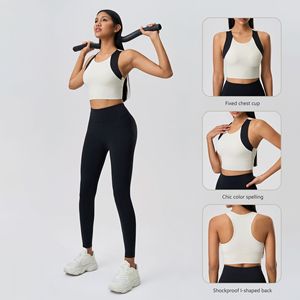Soutien-gorge de sport respirant à maintien moyen, simple, uni, avec logo frontal, en Spandex/Nylon pour le yoga - Product Image 3