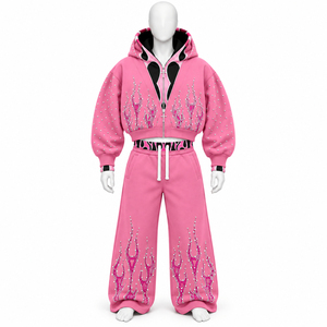 Conjunto de chándal personalizado con diseño de llamas rosas, adornos de diamantes de imitación, sudadera corta con cremallera y pantalones deportivos de pierna ancha - Product Image 1