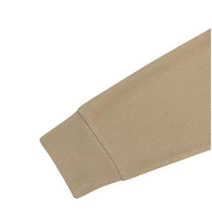 Polo de manga larga para hombre, hecho con tela de alta calidad, que ofrece una sensación suave, cómoda y transpirable. - Product Image 6