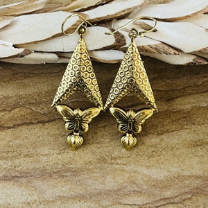 Pendientes de mariposa estilo bohemio, joyería tribal de latón, chapados en oro de 18k, geométricos con diseño animal, al por mayor, para mujer - Product Image 1
