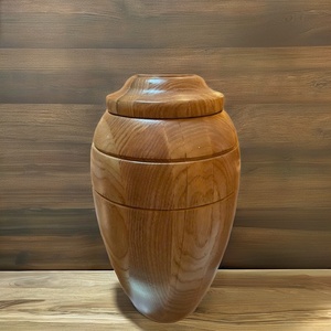 Urna de cremación de madera de alta calidad superventas estilo europeo de Vietnam diámetro 17xH30cm duradero 200 pulgadas cúbicas capacidad para bebé - Product Image 3