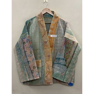 Chaqueta Kimono Kantha de patchwork 100% algodón hecha a mano, manga larga, cuello chal, ecológica, para mujer. - Product Image 4