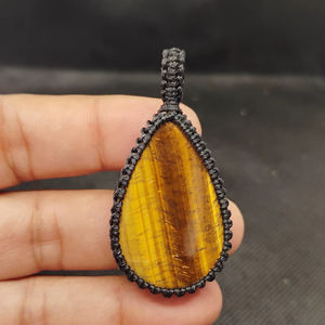 Collier pendentif en macramé œil de tigre naturel fait main, pierre précieuse en forme de poire facettée, bijoux en fil noué style bohème pour femmes - Product Image 1