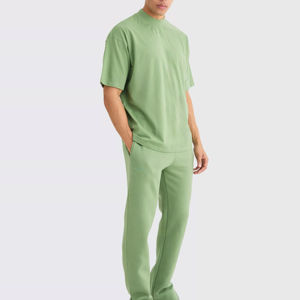 Conjunto Deportivo de Verano para Hombre, Diseño 2025, Camiseta y Pantalón con Patrón Sólido, Disponible en Grandes Cantidades a Precio de Mayoreo - Product Image 2