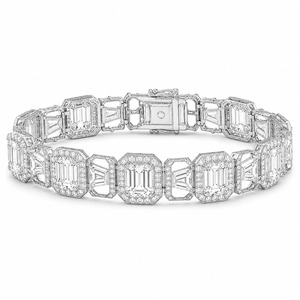 Bracelet de luxe personnalisé en or blanc 18 carats avec diamants taille émeraude, maillons tennis pavés géométriques et diamants de laboratoire - Product Image 6