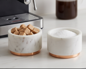 Élégante coupelle à sel et à sucre en marbre blanc avec poignée et base en cuivre, résistante à la poussière, pour le rangement des herbes et épices de cuisine - Product Image 5