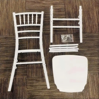Chaise Chiavari blanche avec siège en plastique empilable pour extérieur, salon, cérémonie de mariage, événementiel – Prix usine pour la location