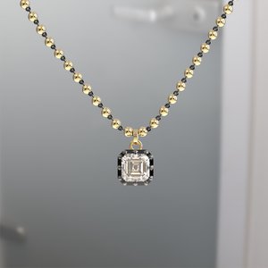 Pendentif en moissanite Asscher de 3,0 ct, serti à la collette, avec dos boutonné, style géorgien, en or noir et chaîne à billes à maillons noirs - Product Image 1