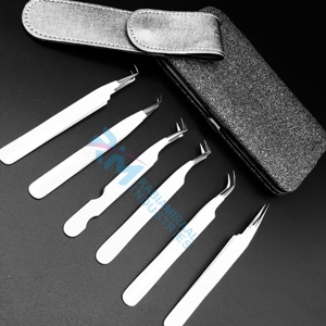 Pinza para Pestañas RMI Negra Antimagnética con Punta Plateada Recubierta de Polvo Blanco, Punta Lisa de Acero Inoxidable, Longitud de 10 mm, Perfecta - Product Image 3