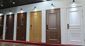 Puerta de Madera Sólida con Núcleo de MDF, Popular, Venta al por Mayor de Fábrica, Puerta Interior de Madera para Dormitorios, Puertas Interiores de Empujar y Tirar para Casas - Product Image 3