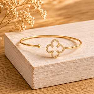 Bracelet fin en or massif 10K 14K 18K avec diamant de laboratoire rond, motif trèfle, breloque florale délicate, empilable, ajustable, motif quadrifoliaire - Product Image 2