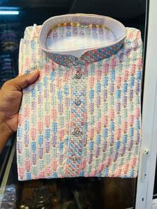 Kurta Pajama pour homme en coton épais de qualité supérieure, avec un imprimé numérique élégant, tenue traditionnelle disponible à la vente - Product Image 5