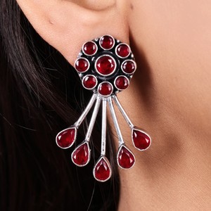 Pendientes colgantes de latón oxidado con flor de moda y piedra de granate roja, chapados en plata antigua, para mujer, para fiesta, joyería al por mayor - Product Image 2