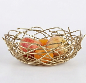 Corbeille à fruits en fil métallique doré géométrique, support de rangement moderne pour table de cuisine - Product Image 4