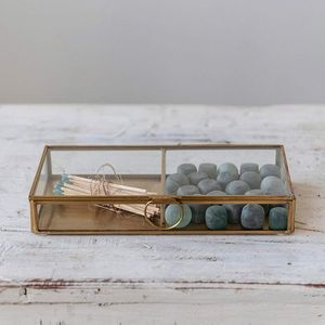 Élégante boîte à bijoux carrée en verre avec cadre en bronze et fermeture à couvercle pour le rangement - Product Image 3