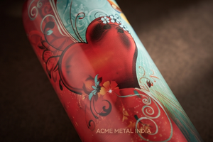 Botella de agua de cobre roja y verde con estampado de corazones, elegante y ecológica, ideal para hidratación, gimnasio, yoga, viajes y bienestar. - Product Image 2