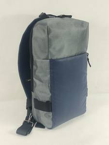 Sac bandoulière personnalisé gris et bleu marine avec poche avant zippée, sangle réglable, sac messager décontracté léger - Product Image 2