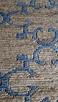 Tapis tissé à la machine en polyester antidérapant à poils ras avec support en jute |   Tapis de sol marocain bleu à motif floral treillis, épaisseur 5-6 mm