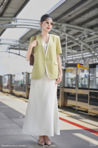 Blazer élégant pour femme, vert menthe, décontracté, pour le bureau, manches courtes, sans col, avec bordure contrastée, veste cintrée SAYA - Product Image 2