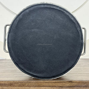 Novedades: Bandeja Redonda de Cuero Vacuno Repujado a Mano de Lujo Estilo Occidental, Organizador de Almacenamiento para Decoración del Hogar con Asas de Metal - Product Image 6