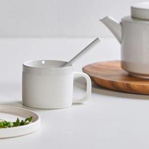 Elegante Taza de Café de Cerámica con Acabado Mate Limpio, Forma Recta, Diseño de Asa Equilibrada, Retención de Calor para Cocinas Minimalistas - Product Image 1