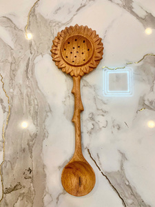 Cuchara ranurada Sunflower, directo de fábrica, Vietnam, material de silicona para uso culinario, diseño con logotipo personalizado grabado. - Product Image 4