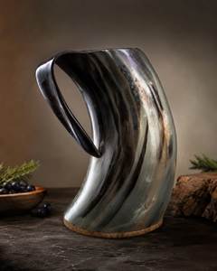 Tasse à vin en corne de buffle naturelle, faite à la main, durable, style Viking, sculptée, imitation antique, avec base en bois, idéale pour le vin et la bière - Product Image 4