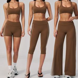 Ensemble de yoga marron taille haute sans couture respirant avec soutien-gorge de sport dos nageur, short et pantalon capri à jambes larges, 3 pièces, 100% polyester - Product Image 1