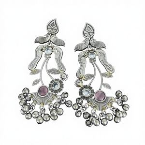 Pendientes Colgantes de Plata Antigua con Diseño de Campana Rosa Bebé, Motivo de Pájaro Hecho a Mano, Zirconia con Corte de Pera y Engaste en Bisel - Product Image 1