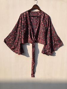 Blusa de Sari con Cinturón y Borlas, Hecha a Mano, de Seda, con Estampado Floral, Casual, para Mujer, con Mangas Campana y Cuello Camisero (Ecológica y Transpirable) - Product Image 4