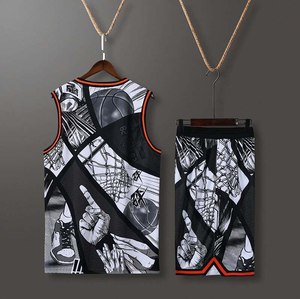 Ensemble de maillot de basket personnalisable : débardeur sans manches et short, impression par transfert thermique, personnalisation sur le devant, polyester à séchage rapide - Product Image 1