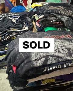 เสื้อยืดลายกราฟิกแท้ เกรด a/b คละแบบ |   เสื้อผ้ามือสอง - Product Image 1