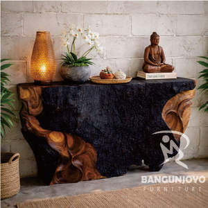 Mesa consola de madera de suar con una combinación de acabados naturales y quemados para adaptarse a tu habitación - Product Image 1