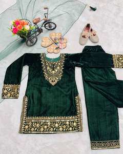 Ensemble Salwar Kameez de Luxe pour Enfants en Velours Vert Émeraude, Broderie Lourde, Tenue Ethnique pour Filles, Qualité Boutique, Hiver, Fête, Bollywood - Product Image 5