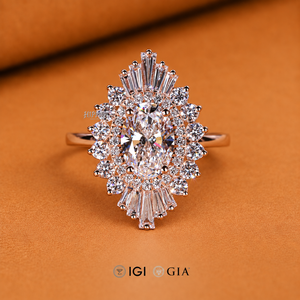 แหวนหมั้นเพชรทรงโอวัล 1.50 กะรัต ประดับเพชรแบบเฮโล ได้รับการรับรองจาก IGI แหวนเพชรเพาะเลี้ยงในห้องปฏิบัติการ แหวนเฮโลลายเกล็ดหิมะ แหวนแต่งงานสำหรับเธอ - Product Image 1
