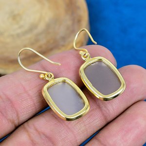Boucles d'oreilles pendantes en pierre de lune grise naturelle faite à la main, forme coussin, en argent sterling 925 plaqué or 18 carats - Product Image 4
