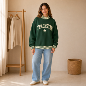เสื้อสเวตเชิ้ตคอเต่าผู้หญิงลายตารางสีเขียวป่า รุ่น Trackstar พร้อมตัวอักษรสีงาช้าง ดาว และโลโก้สั่งทำ แบรนด์ส่วนตัว ขายส่ง - Product Image 1