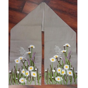 Camino de Mesa Decorativo Reutilizable de Calidad de Exportación para Decoración de Mesa de Comedor, para el Hogar, la Cocina y Eventos de Boda, Disponible para la Venta - Product Image 3