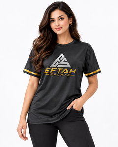 Camiseta Deportiva Negra de Manga Corta para Mujer Eftah, Cuello Redondo, Logotipo Estampado, Ribete Dorado, Top Deportivo de Verano - Product Image 1