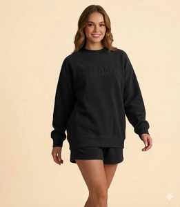 Conjunto de Camiseta de Cuello Alto y Pantalones Cortos para Mujer, Diseñado para una Producción Escalable que Sostiene la Demanda de un Creciente Negocio de Ropa - Product Image 1