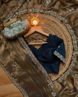 Sari en satin de soie doux Aarika Textile, élégant, orné de perles, look de créateur riche, 5,5 mètres, avec chemisier en satin, idéal pour les fêtes, sans plis
