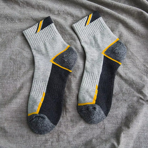 Nouvelle Arrivée Chaussettes de Sport et Décontractées 100% Haute Qualité Tendance Confortables et Respirantes pour Hommes et Femmes Chaussettes 2025 - Product Image 1