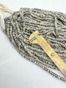 Al por mayor Cuentas de piedras preciosas de Jaspe Dálmata Heishi Tyre Crema Negro 4-5mm, Hilo de 16 pulgadas, Fabricante de joyas LG Gemstones - Product Image 4